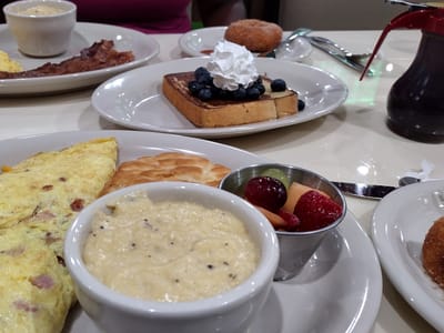 The Toasted Yolk Cafe-Dothan