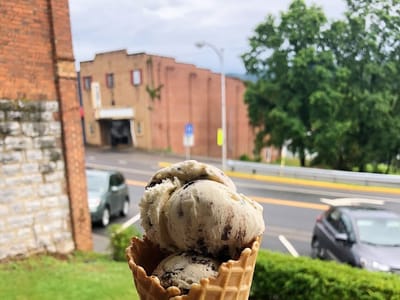 The Weeping Willow Cafe & Tap House