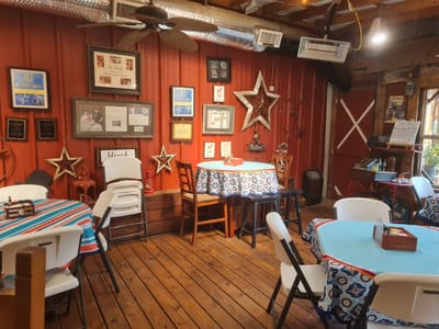 Three Chicks Feed, Seed & Cafe