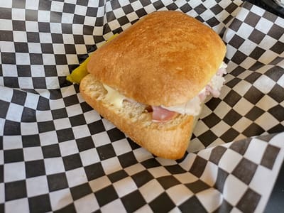 Topz Frozen Yogurt & Metro Deli