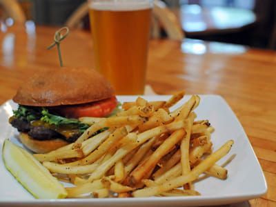 Traditions Restaurant, Cafe and Pub