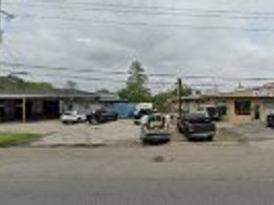 Two Sisters Café & Donuts