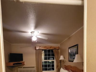 Valley Hotel & 24/7 Open Café