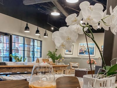 Via la Casa | Coffee & Wine Bar