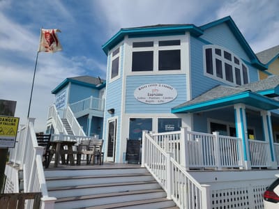 Waves Coffee & Candies