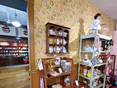 Wendy's Pantry & Country Mouse Tea House