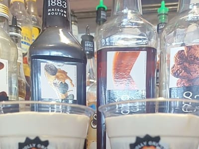 WHOLLY GRINDS Coffee Shop