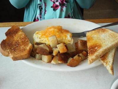 Wishing Well Steakhouse Lounge