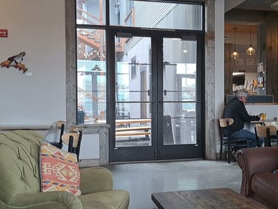 Wonderland Cafe & Lodge