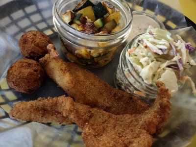 Woodie's Main Street Cafe