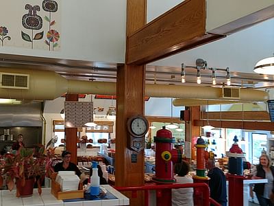 Zoey's Deli & Bakery